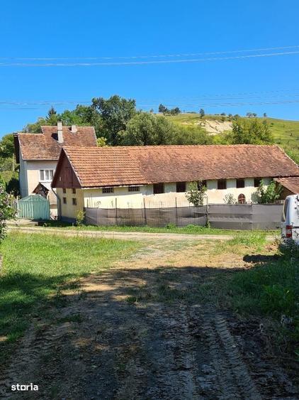 Casă cu 4 camere în Brebi