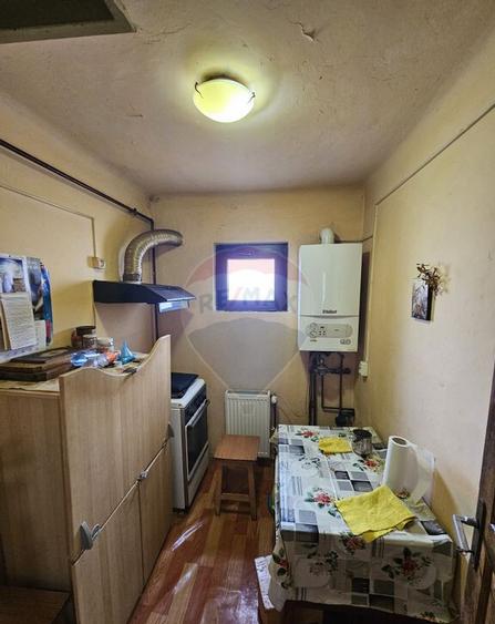 1/2 - Casa de vanzare + teren 472 mp - 1