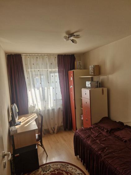 Apartament cu 3 camere decomandat în Ștefan cel Mare