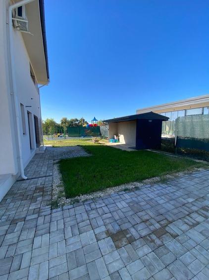 Vila superba situata langa lac si parc | Tunari - 12