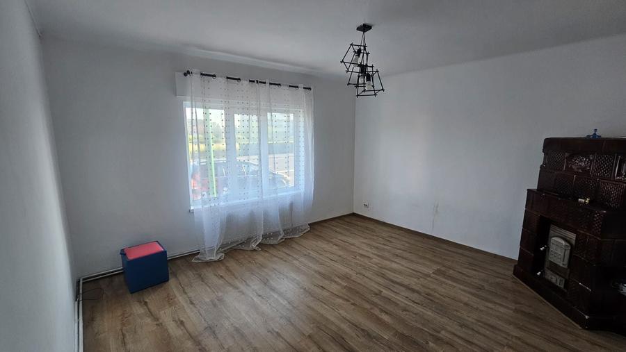 Inchiriez casa 4 camere singur in curte, acces auto - 3