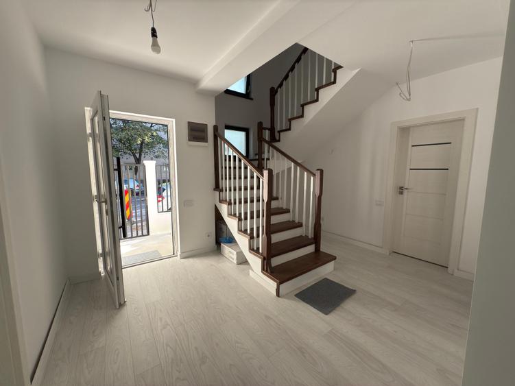 Metrou,Eroii  Revolutiei  PADESUL Vila 2024 ,Finisaje lux ,BINE CONSTRUITA 6 cam - 8