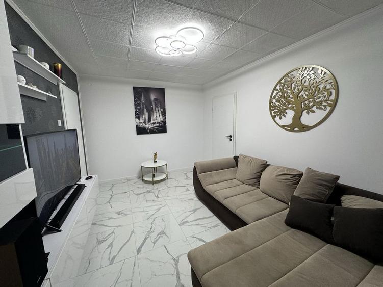 De inchiriat apartament 3 camere - 6