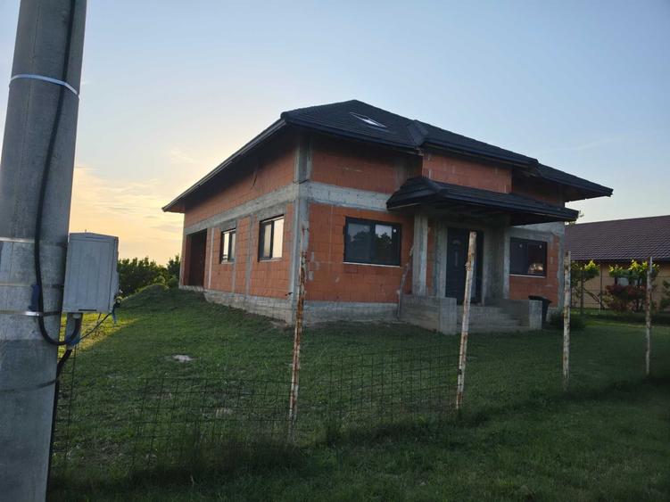 Casa premium din caramida la rosu (200 mp), BECI, livada pe rod in Malcoci Ideala pentru Familie sau Pensiune - 2