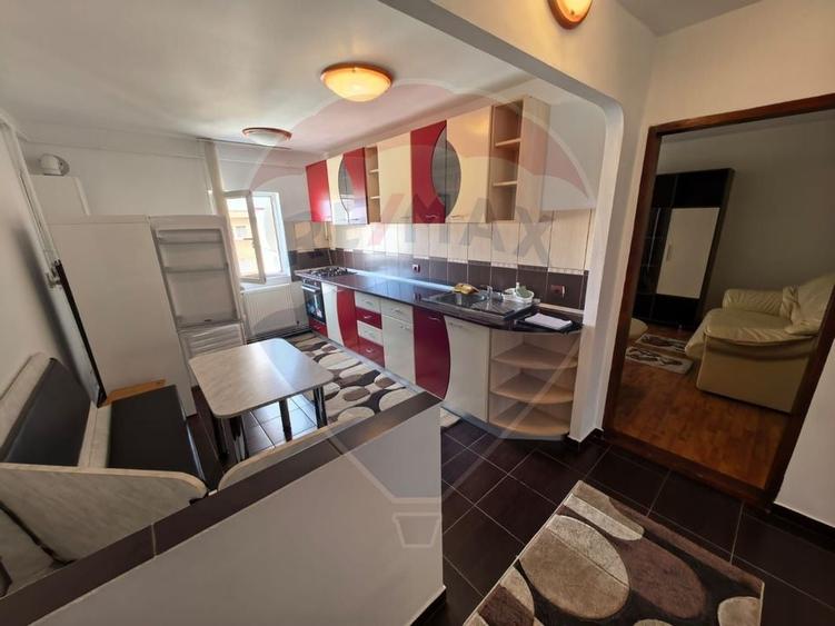 Prima închiriere - Apartament 3 camere + garaj în zona Central - 1