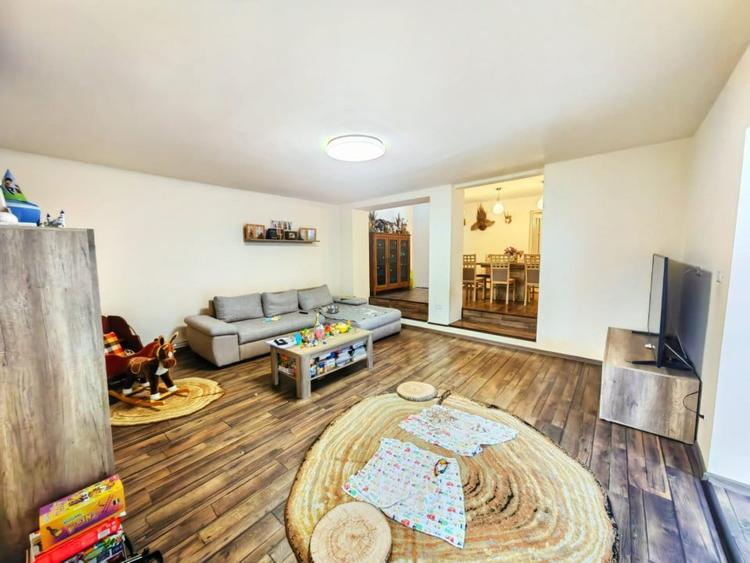 Casa Inedita , 300 mp utili, P+M,  5 bai, 6 dormitoare , 1975 mp teren,  Sacalaz - 2