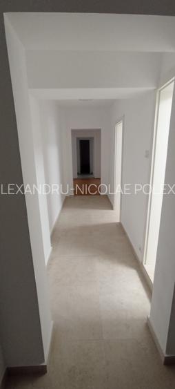 Birou 4 camere decomandate etaj 2 cladire dupa cutremur Universitate metrou