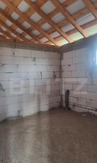 CASA LA ROSU CU TEREN - 7