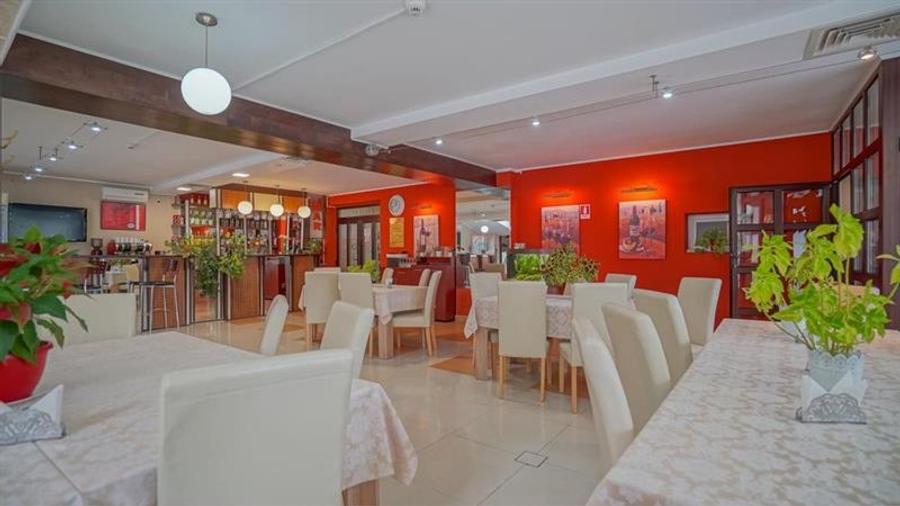 Escapada in Brasov:pensiune cu farmec +restaurant+ teren sportiv+ facilitati - 7