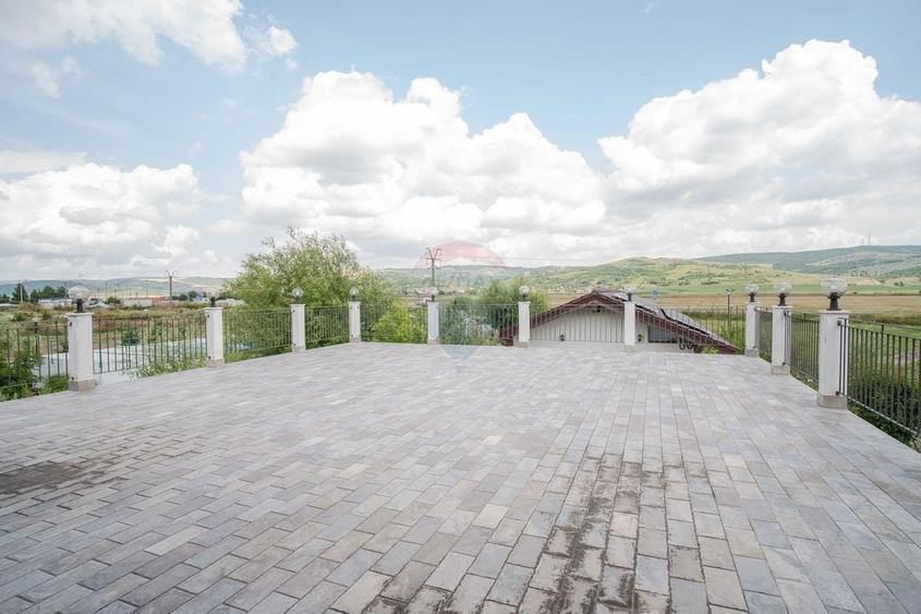 Complex cu Piscină/Cazare de Vânzare, 10.777mp Teren - DN24, Vaslui - 16