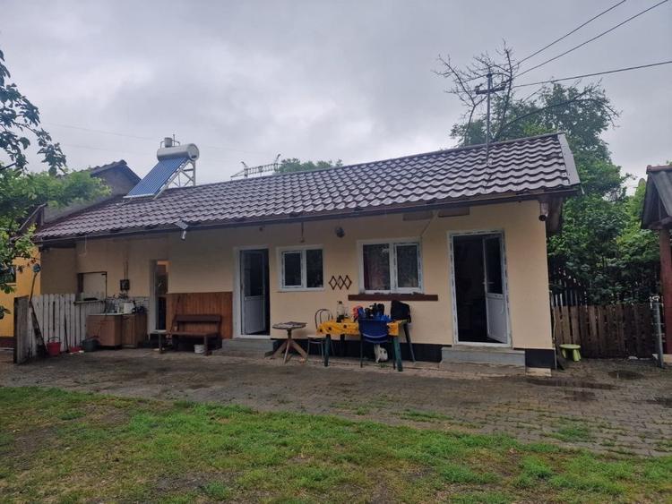 Casă individuală cu 3 camere cu Canalizare în Lunca Corbului