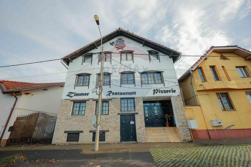 Investitie Hoteliera 3* in Oradea - Unitate Complet Functionala - 1