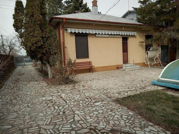Casa interbelica, renovata total, centrul Perisului, cu vedere la lacul Cocioc - 1