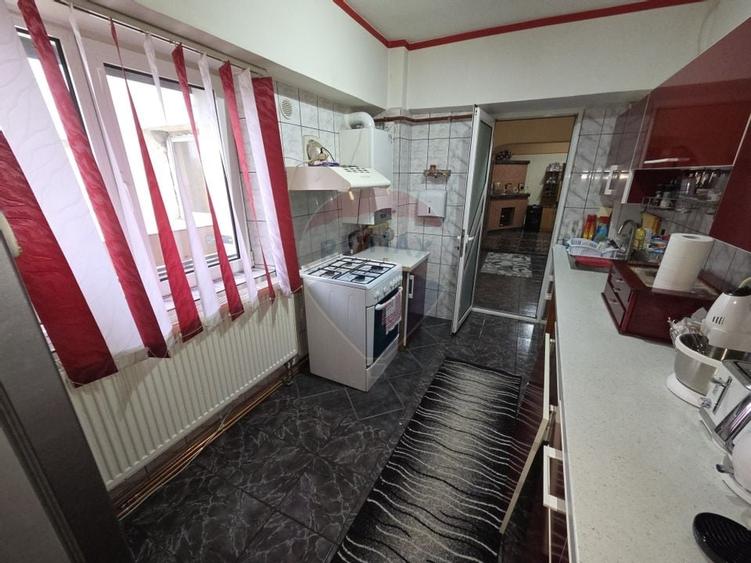 Apartament cu 3 camere etajul 1, Campineanca - 10