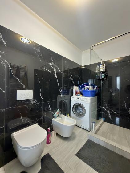 Duplex cu 5 camere cu Canalizare în Utvin