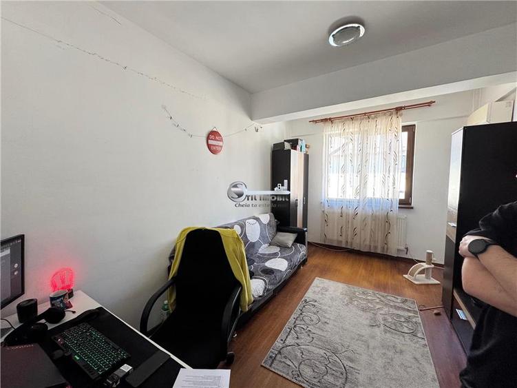 2 CAM VISOIANU PE 2 ETAJE , LOC DE PARCARE MOBILAT UTILAT - 1