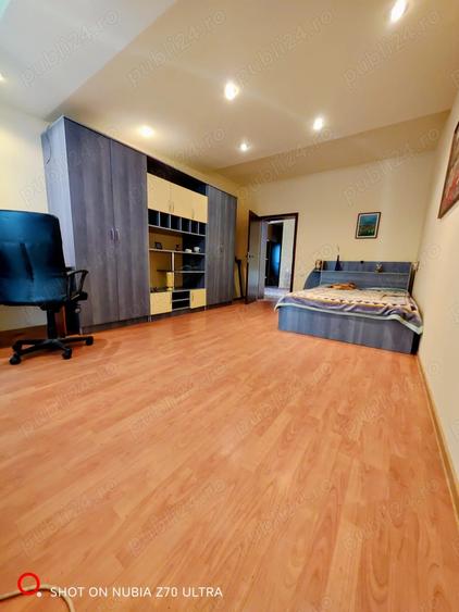 Proprietar vand vila d+p+e+m cu o suprafata generoasa de 540 mp construiti, teren amplu de 950 mp - 5