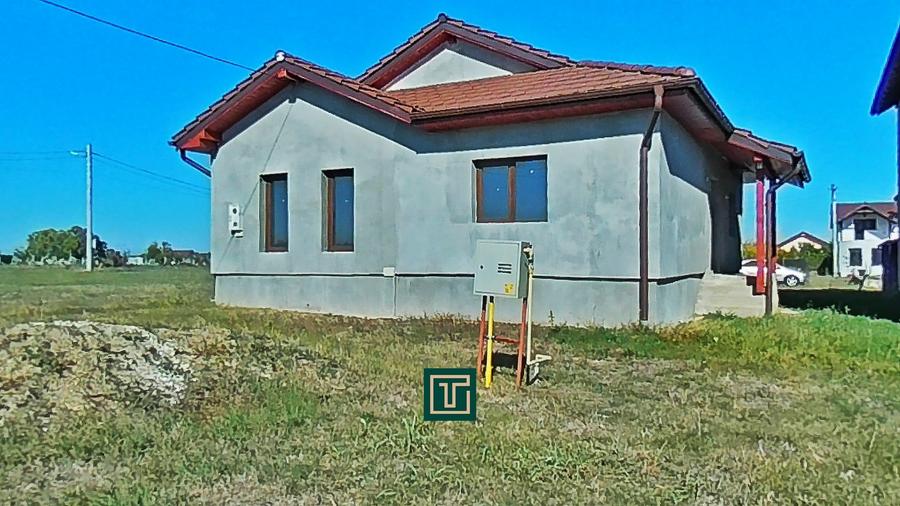 Casă cu 4 camere de vânzare în Fântânele – cartier nou de case, aproape de Arad - 1