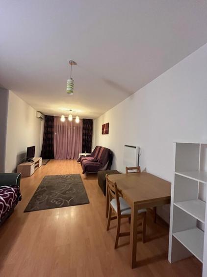 Închiriez studio  52 mp - 1