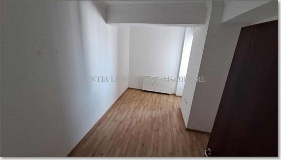 Apartament de vanzare in Constanta, Km 5 - 3 camere decomandat - 9