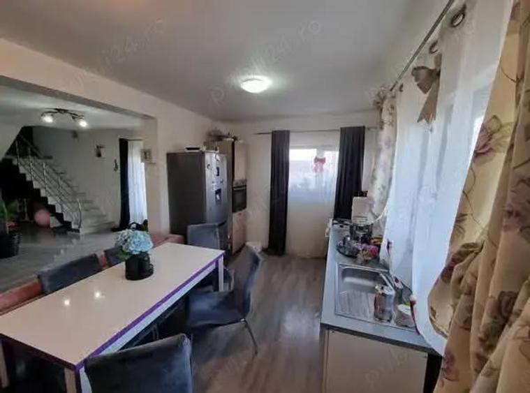 A 35 Proprietarul vinde casa amenajata ,mobilata ,utilata ,nou , Margineni Bacau, 90 mp cu teren - 14