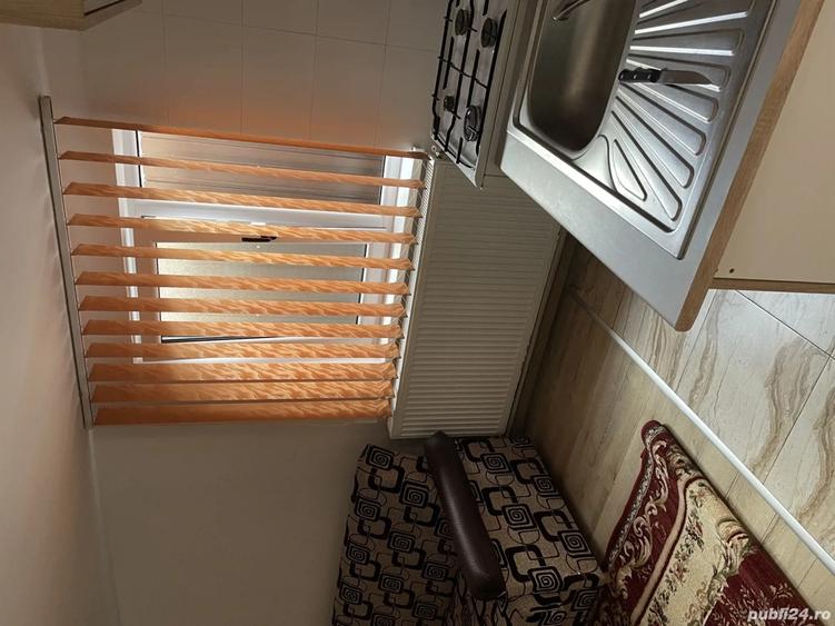 Inchiriez o camera cu baie - 3