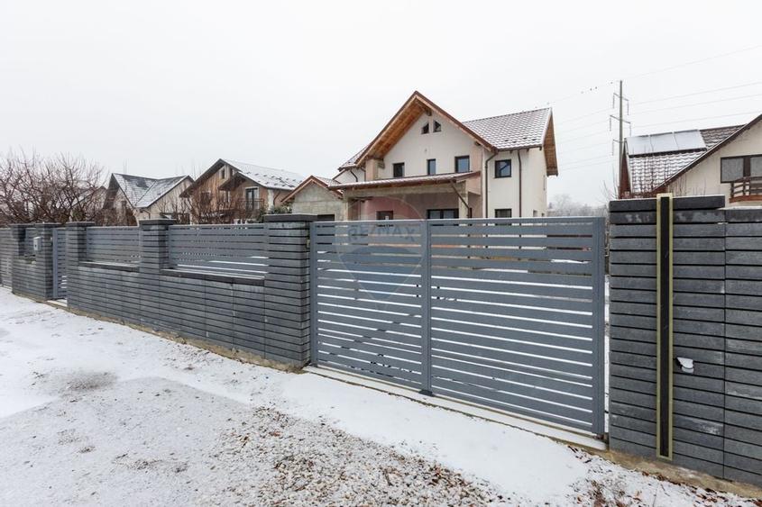 Casă / Vilă cu 4 camere de vânzare în Cartier - Gheraiesti - 1