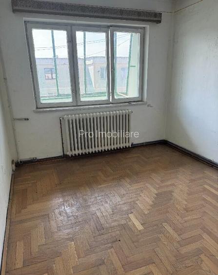 Vand apartament cu 3 camere