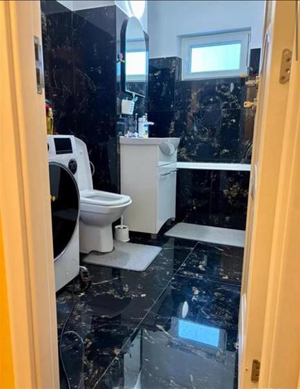 Decomandat cu 2 băi si 2 balcoane la etajul 3 - 5