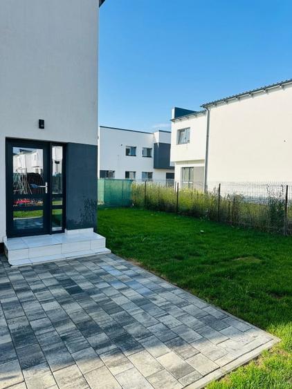 Casă individuală cu 3 camere cu Canalizare în Sânpetru