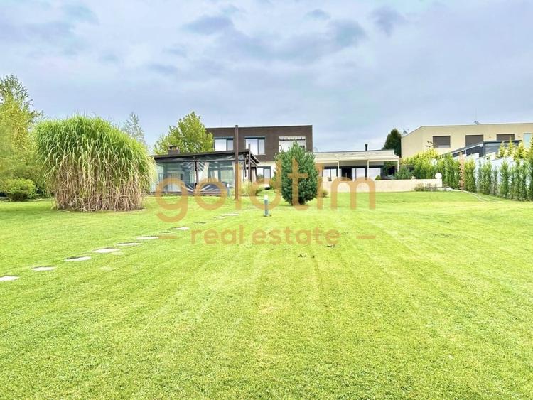 VILA SUPERBA/MOBILATA/UTILATA/PISCINA/CURTE 3000 MP/IESIRE LA LAC - 45