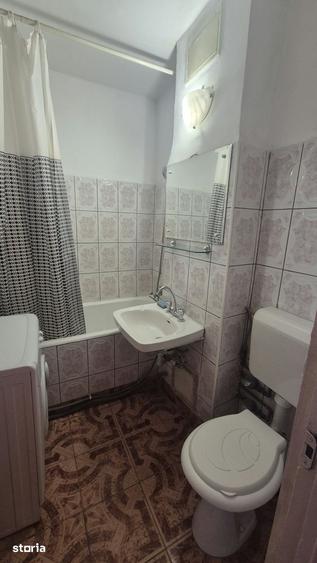 Apartament cu 2 camere decomandat în Tei