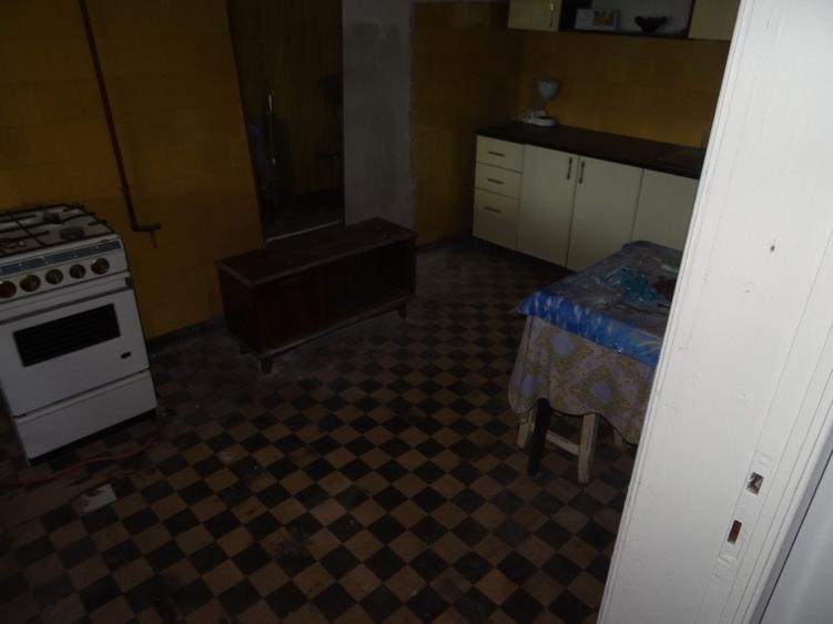 Casa  si teren 659 metri deschidere 44 metri  - 10
