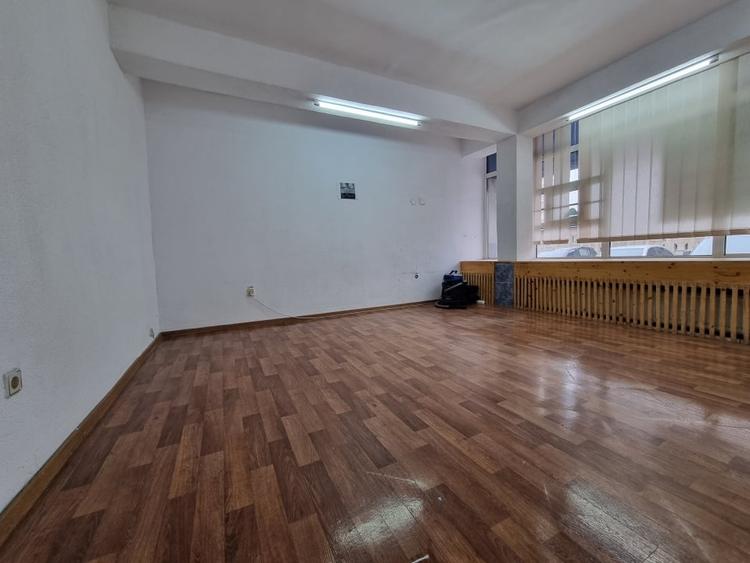 Piata Centrala/ spatiu comercial- 70 mp/ parter + etaj/ liber - 2