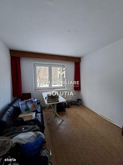 Apartament cu 4 camere decomandat în Central