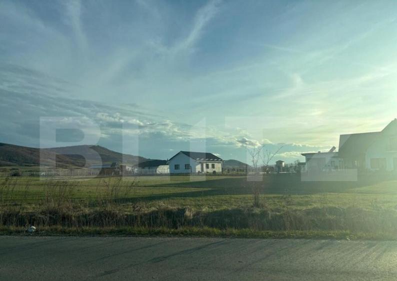 Teren Intravilan de vanzare, 2000 mp, zona Livezile - 1