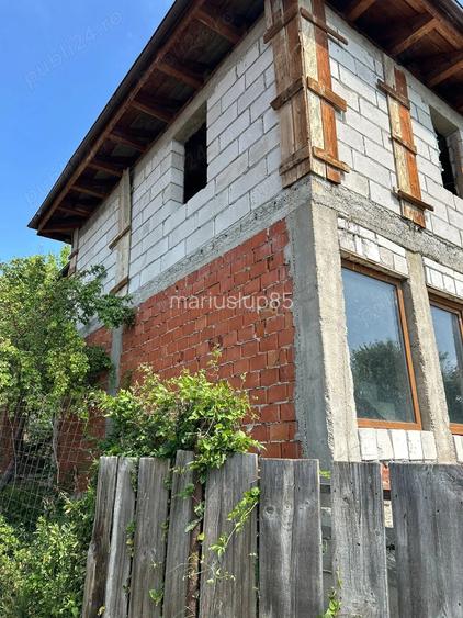 Vand casa cu etaj in comuna pietroasele ,Buzau Vand casa cu etaj in comuna pietroasele ,Buzau