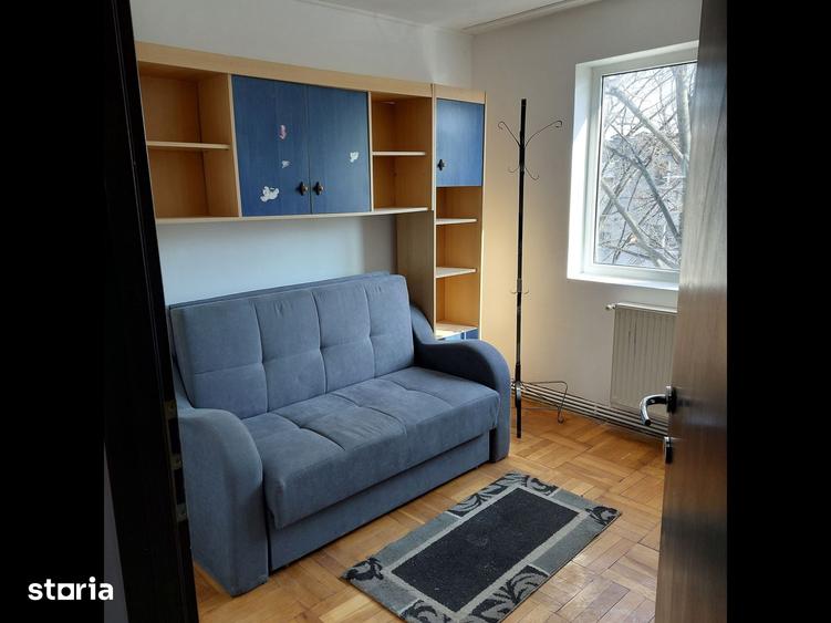 Apartament cu 3 camere semidecomandat în Exterior Vest