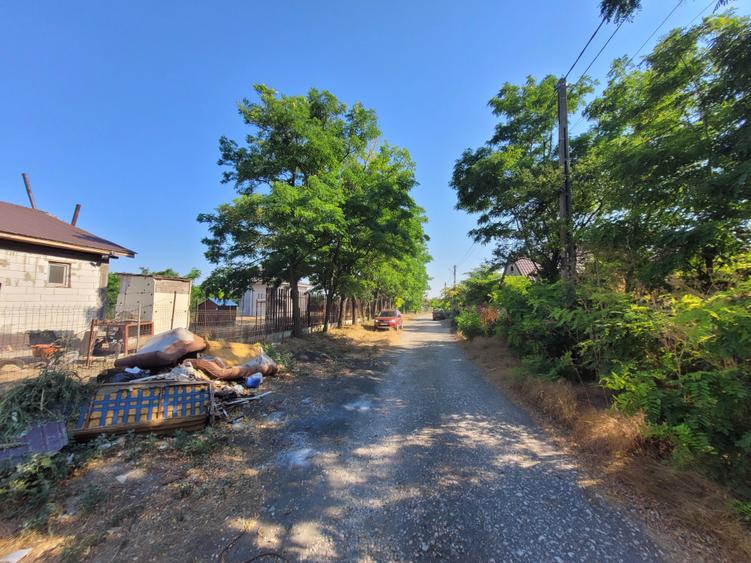 Teren intravilan intre case - 2079 mp - Movilita - 3