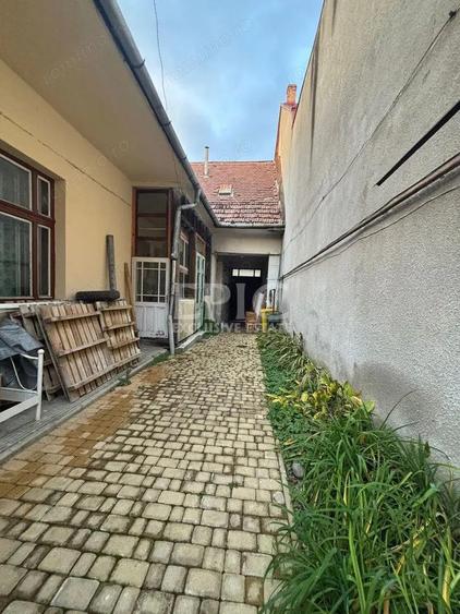 Casa de vanzare in centru orasului - 1