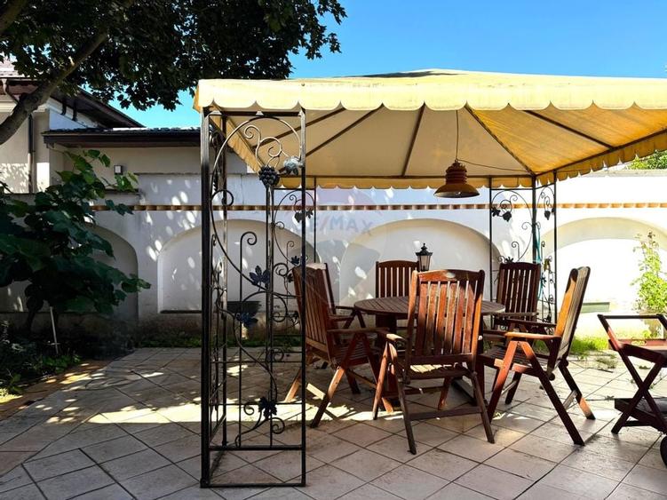 Casa interbelica de vanzare - probabil cea mai frumoasa din Roman - 8