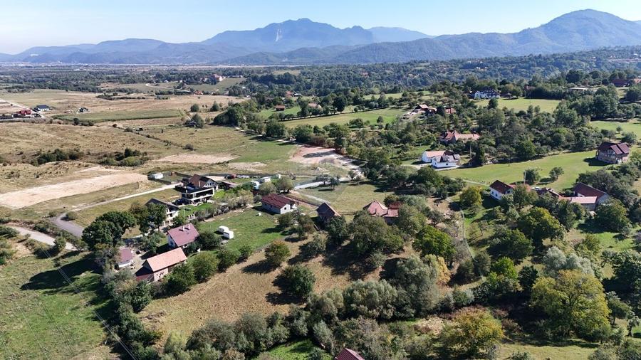Teren Generos cu Utilități și Vedere Panoramică | Sohodol–Bran - 8