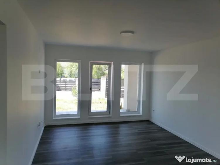 Casă cu 7 camere cu Teren 488 Mp în Valea