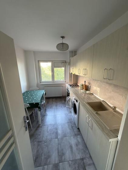 Apartament cu 3 camere decomandat în Progresul