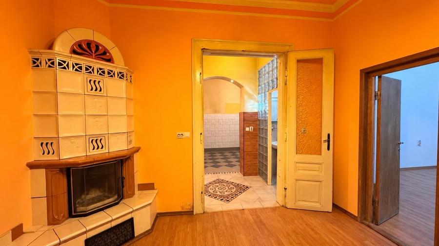 Apartament cu 3 camere semidecomandat în Central