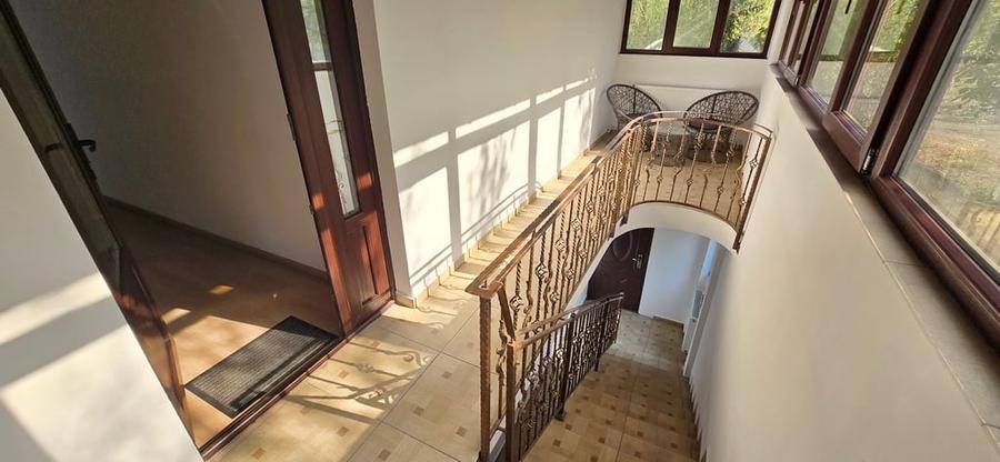 Apartament cu 4 camere decomandat în Băneasa