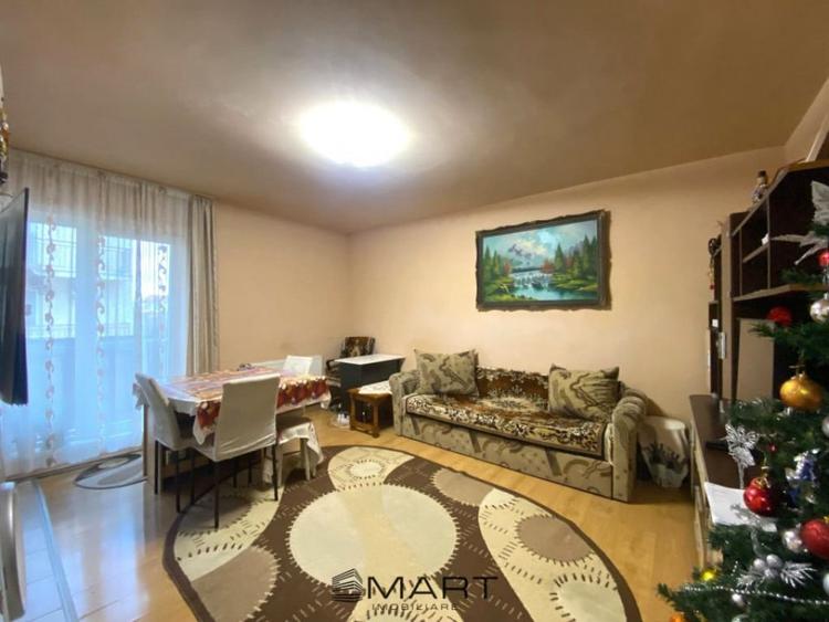 Apartament cu 3 camere decomandat în Gușterița