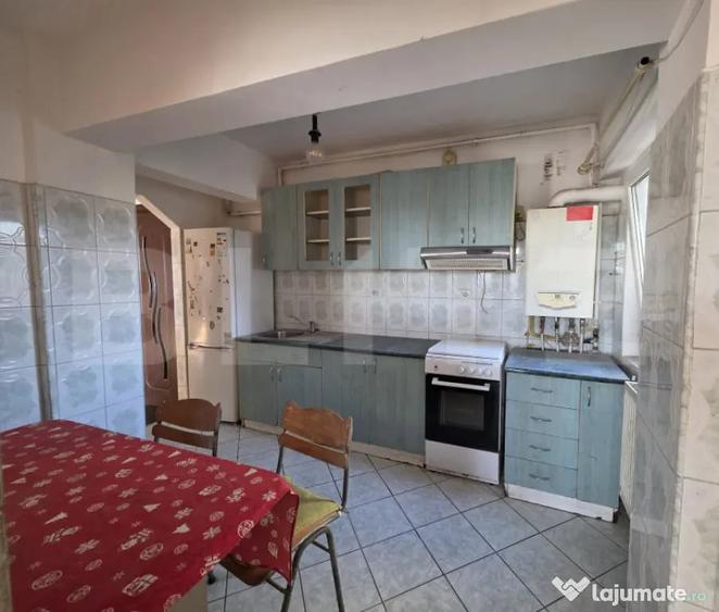 Apartament cu 3 camere decomandat în Micro 16
