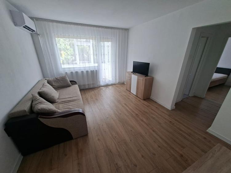 Apartament cu 2 camere semidecomandat în Podul de Piatră