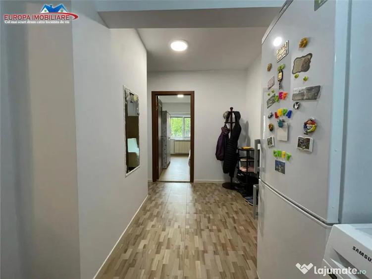 Apartament cu 3 camere decomandat în E3